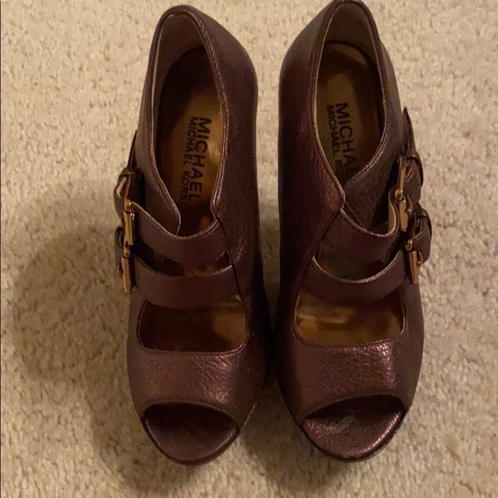 Women shoes in chocolate metallic